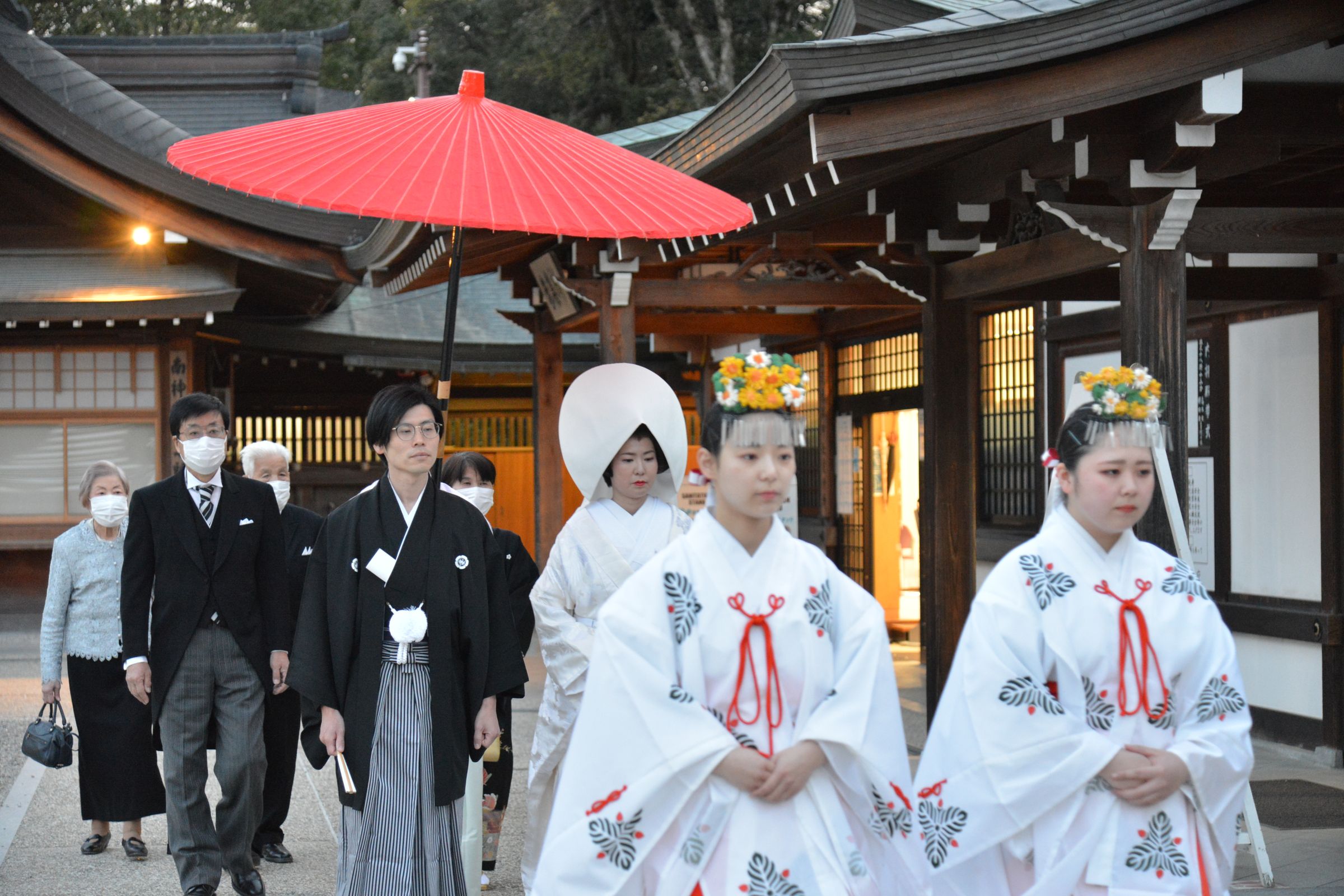 神社で執り行われる和婚のイメージ